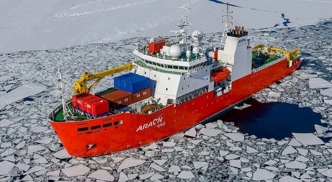 Araon icebreaker