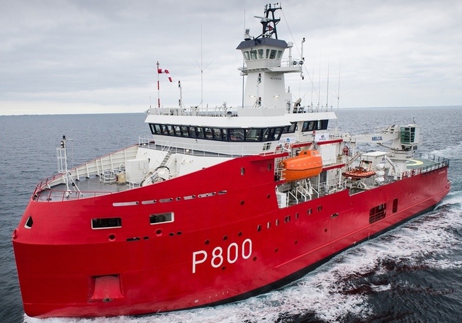 L'Astrolabe icebreaker